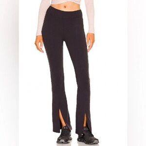 ALO Yoga 7/8 High Waist Flutter Leggings in Black